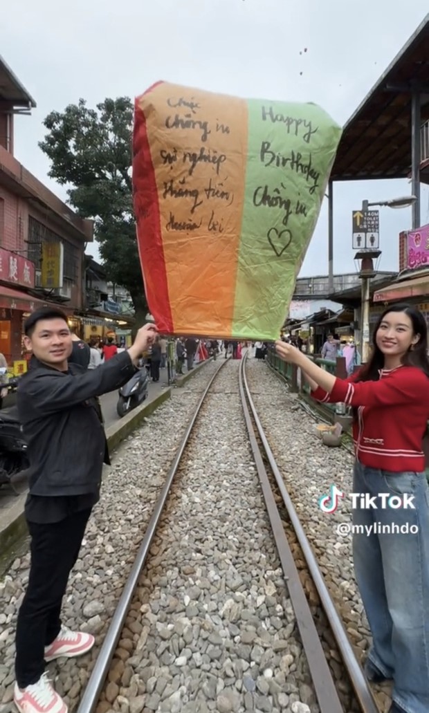 do my linh cung chong tha den trong chuyen du lich he lo ten biet danh nhoc ty dau long3 do my linh cung chong tha den trong chuyen du lich he lo ten biet danh nhoc ty dau long3