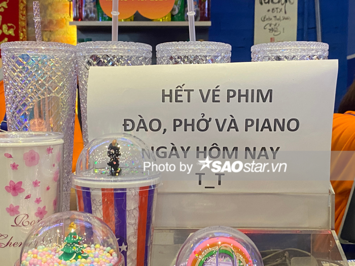 dao pho va piano chay ve tai rap tu nhan nguoi mua xep hang dai kho tin2