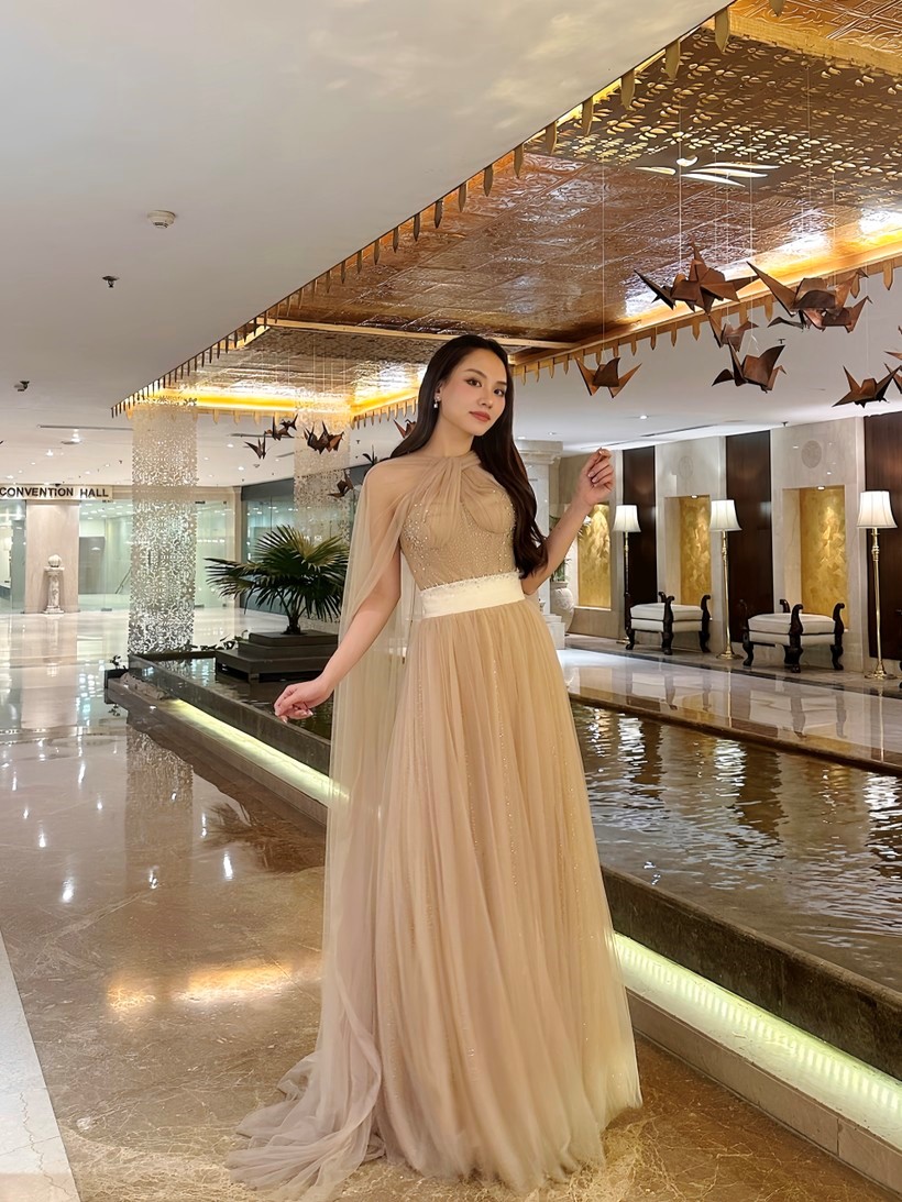 mai phuong dat thanh tich dau tien vuot qua nhieu doi thu de buoc vao vong tiep o miss world