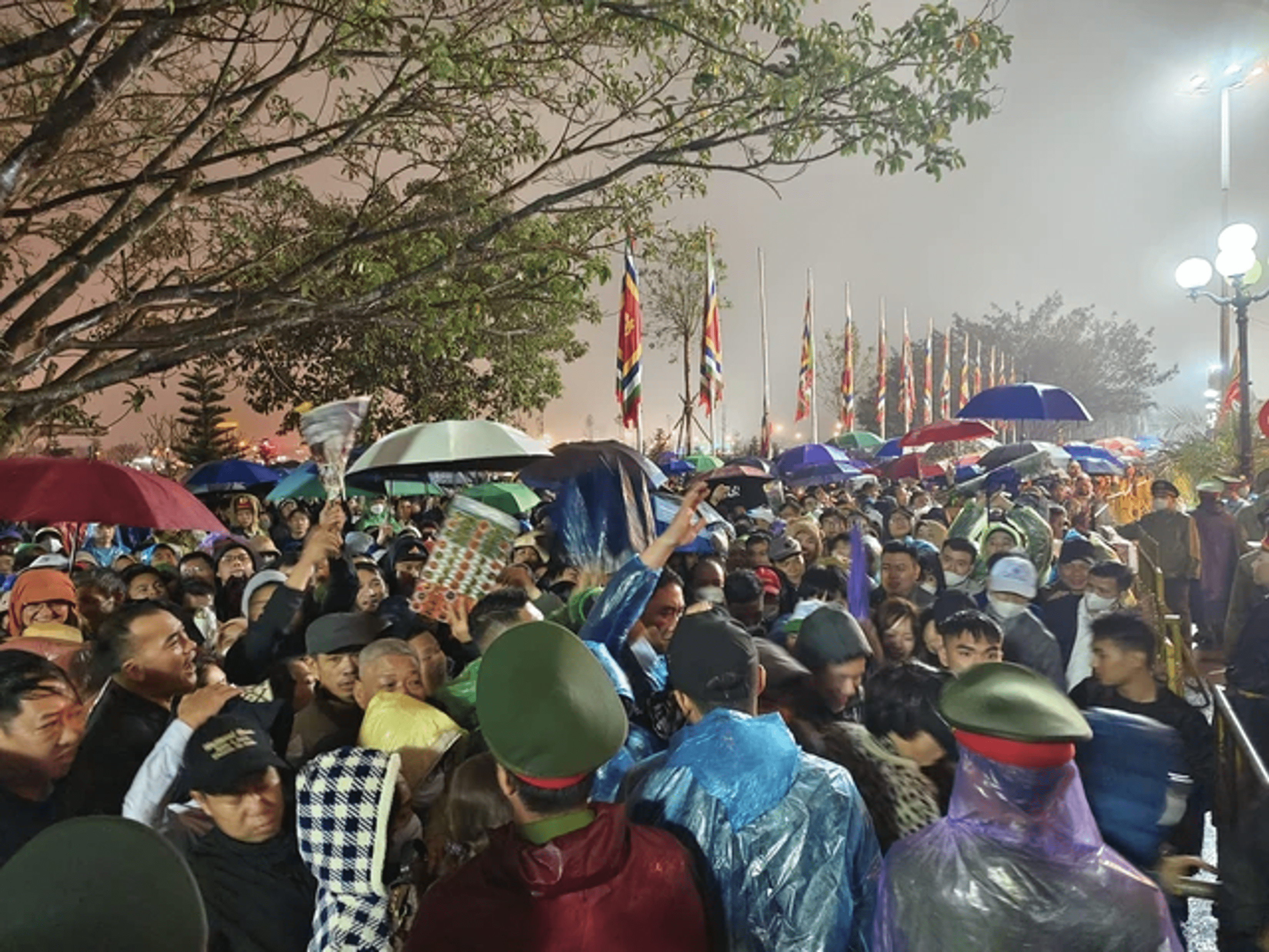 dieu bat ngo trong dem khai an den tran phat an moi 15 phut da vang nguoi2 min dieu bat ngo trong dem khai an den tran phat an moi 15 phut da vang nguoi2 min