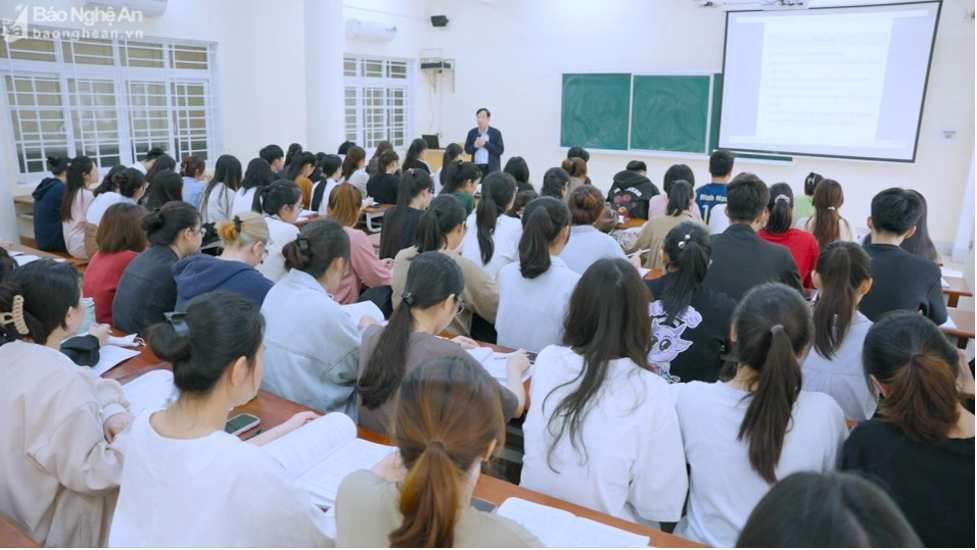 lanh dao truong dai hoc vinh noi gi khi nha truong duoc phep dao tao them 2 nganh su pham