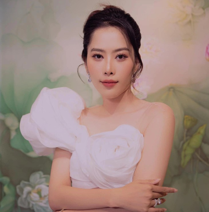 nam em vang mat khi bi trieu tap tai so thong tin va truyen thong tp hcm chong sap cuoi dai dien xuat hien thay1