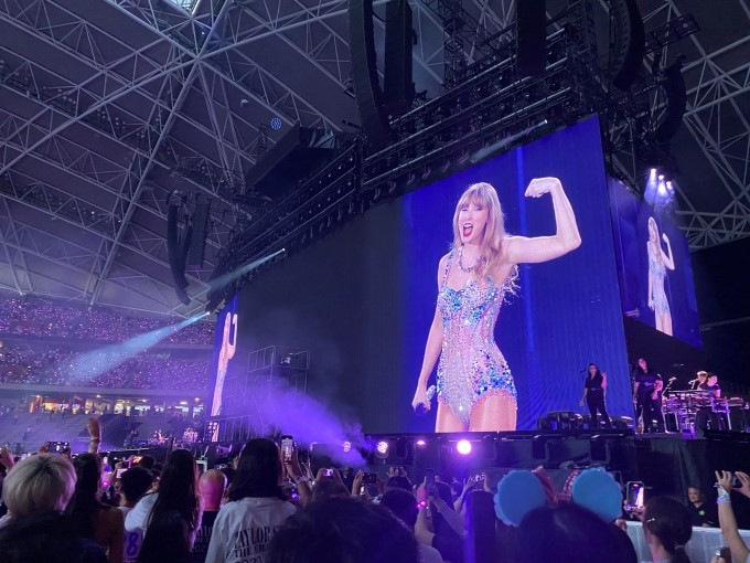 dac quyen cua lisa khi den show cua taylor swift binh thuong nhung hang trieu fan ao uoc1 dac quyen cua lisa khi den show cua taylor swift binh thuong nhung hang trieu fan ao uoc1