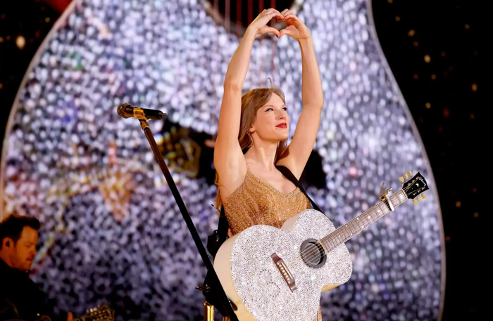 dac quyen cua lisa khi den show cua taylor swift binh thuong nhung hang trieu fan ao uoc2 dac quyen cua lisa khi den show cua taylor swift binh thuong nhung hang trieu fan ao uoc2