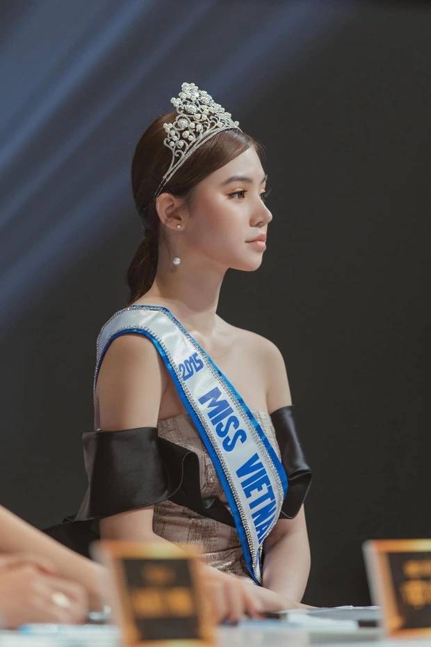 nguoi mau jolie nguyen la ai ma duoc bao chi thai lan ram ro goi ten5 nguoi mau jolie nguyen la ai ma duoc bao chi thai lan ram ro goi ten5