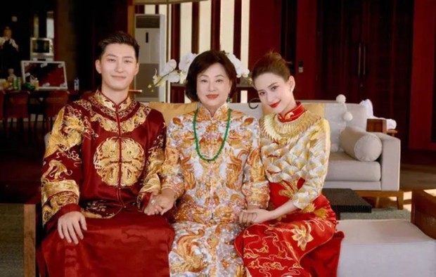 dau kieu khong xuat hien trong sinh nhat me vo giua on ao truc trac hon nhan voi ha sieu lien