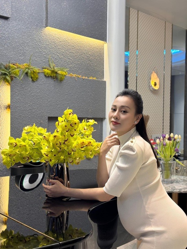 me bau phuong oanh tung hinh anh tao bao o giai doan cuoi thai ky tiet lo can nang hien tai