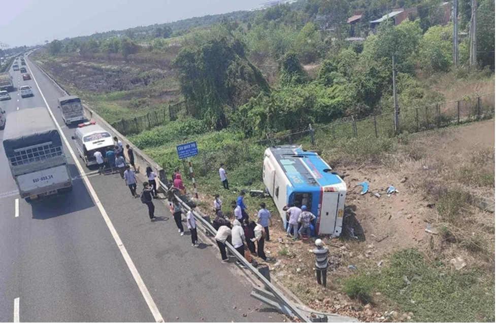 hien truong vu lat xe tren duong cao toc tp hcm trung luong nhieu nguoi nhap vien hien truong vu lat xe tren duong cao toc tp hcm trung luong nhieu nguoi nhap vien