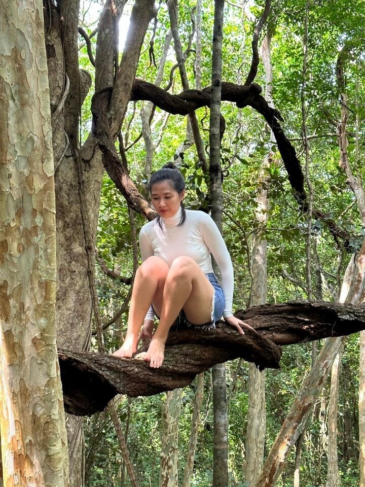 mac anh thu co dong thai gi giua tin don ly hon huy khanh4 mac anh thu co dong thai gi giua tin don ly hon huy khanh4