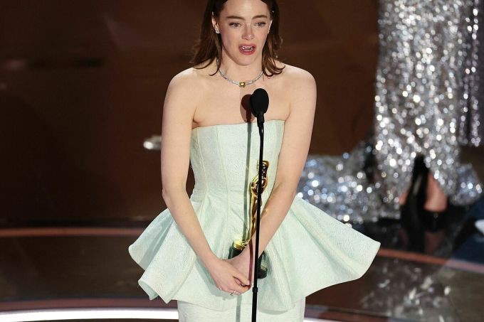 oscar 2024 emma stone khoc khi thang nu chinh xuat sac oscar 2024 emma stone khoc khi thang nu chinh xuat sac