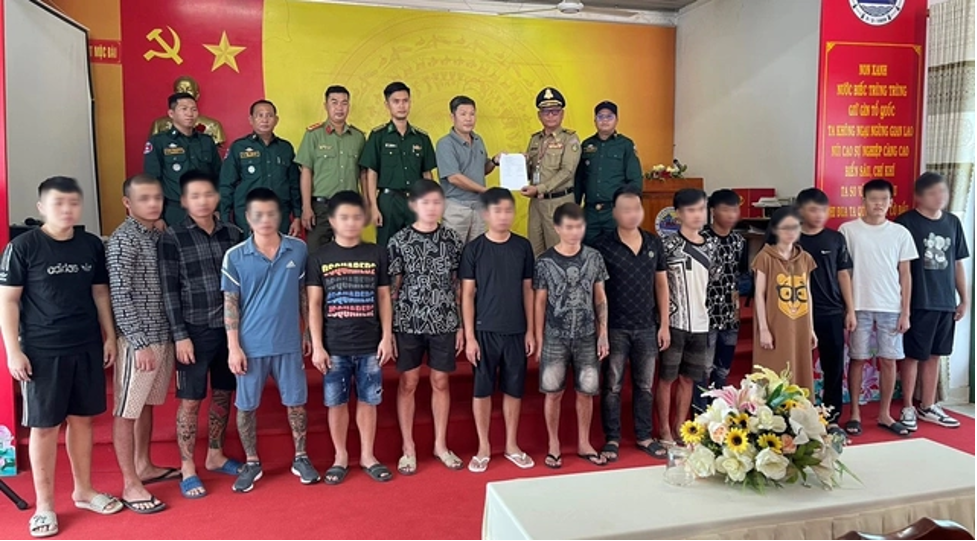 tiep nhan 15 cong dan bi lua cuong buc lao dong tai campuchia tiep nhan 15 cong dan bi lua cuong buc lao dong tai campuchia