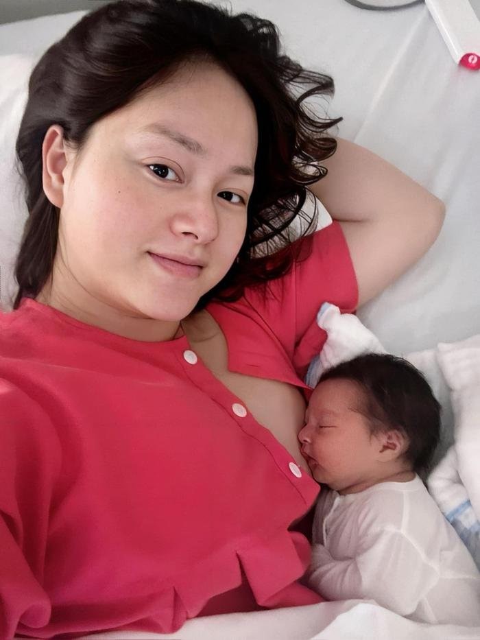 vua sinh xong lan phuong xuc dong boi hanh dong cua ong xa