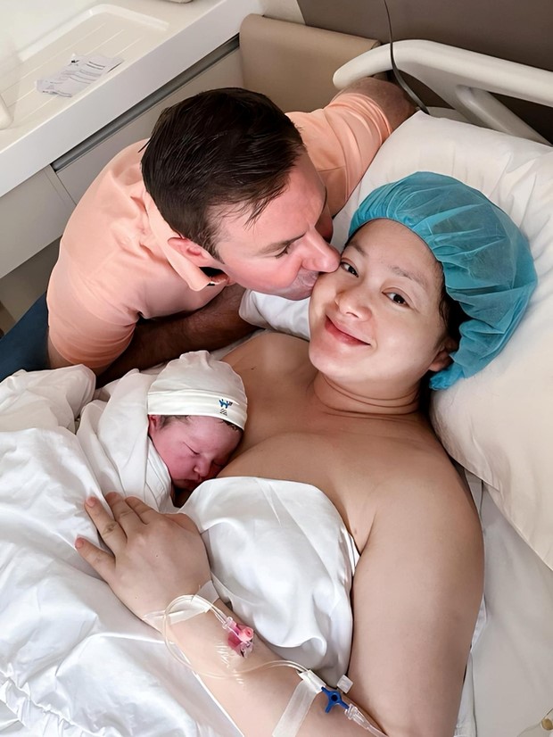 vua sinh xong lan phuong xuc dong boi hanh dong cua ong xa1