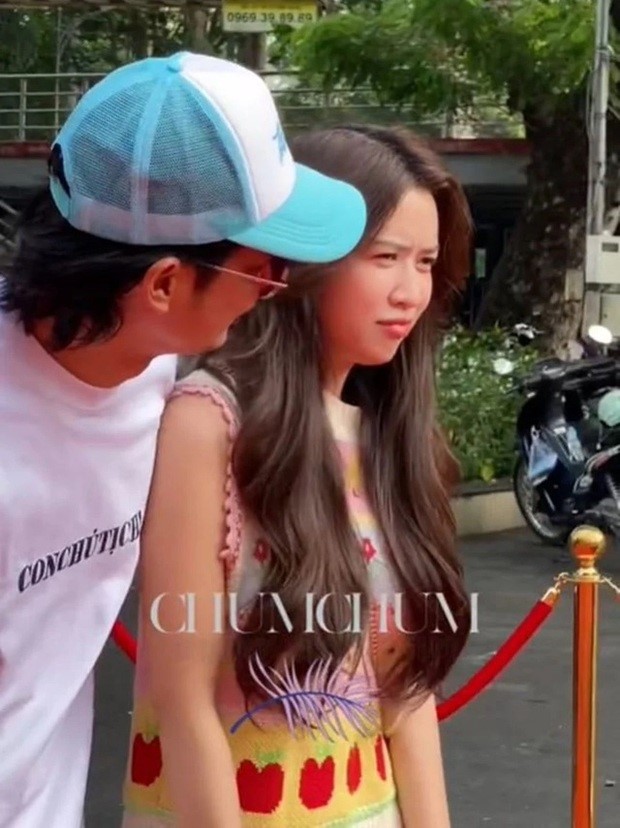 mac anh thu co dong thai gi giua thong tin huy khanh than mat ben ban dien5