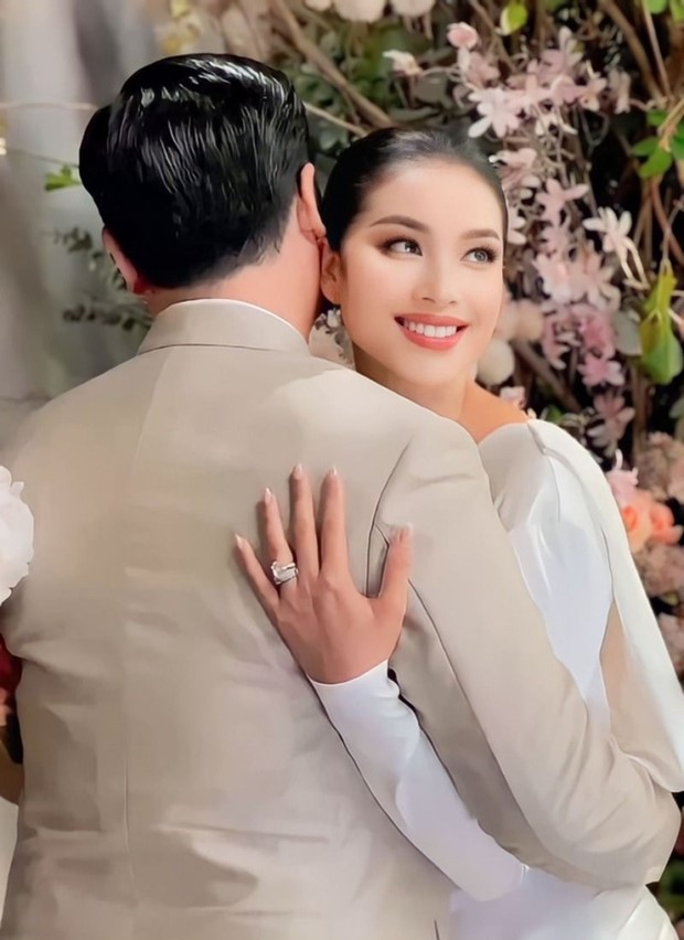 pham huong dap tra sau khi bi soi dau hieu la nghi truc trac voi chong ceo4