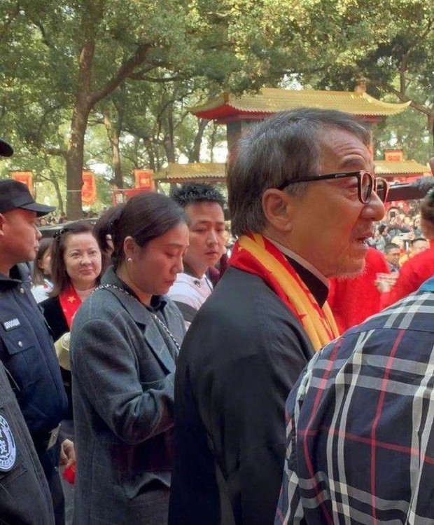 thanh long xuat hien voi ve ngoai gia nua khien khan gia lo lang2 thanh long xuat hien voi ve ngoai gia nua khien khan gia lo lang2