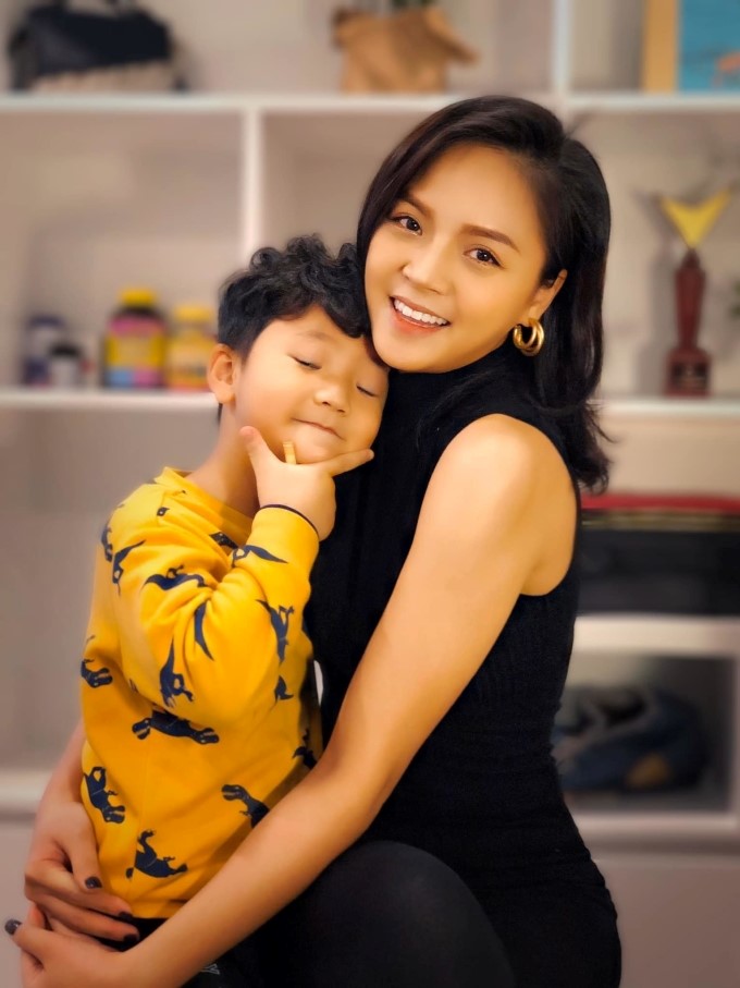 dien vien thu quynh hoi hop lo lang truoc them sinh no lan hai
