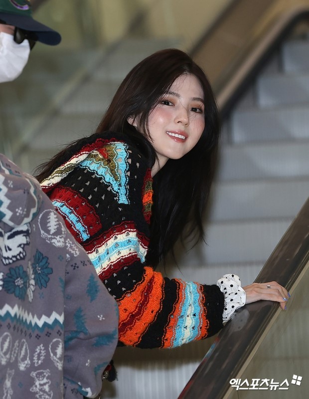 nghi van khoe nhan doi voi ban trai tai san bay phia han so hee noi gi1