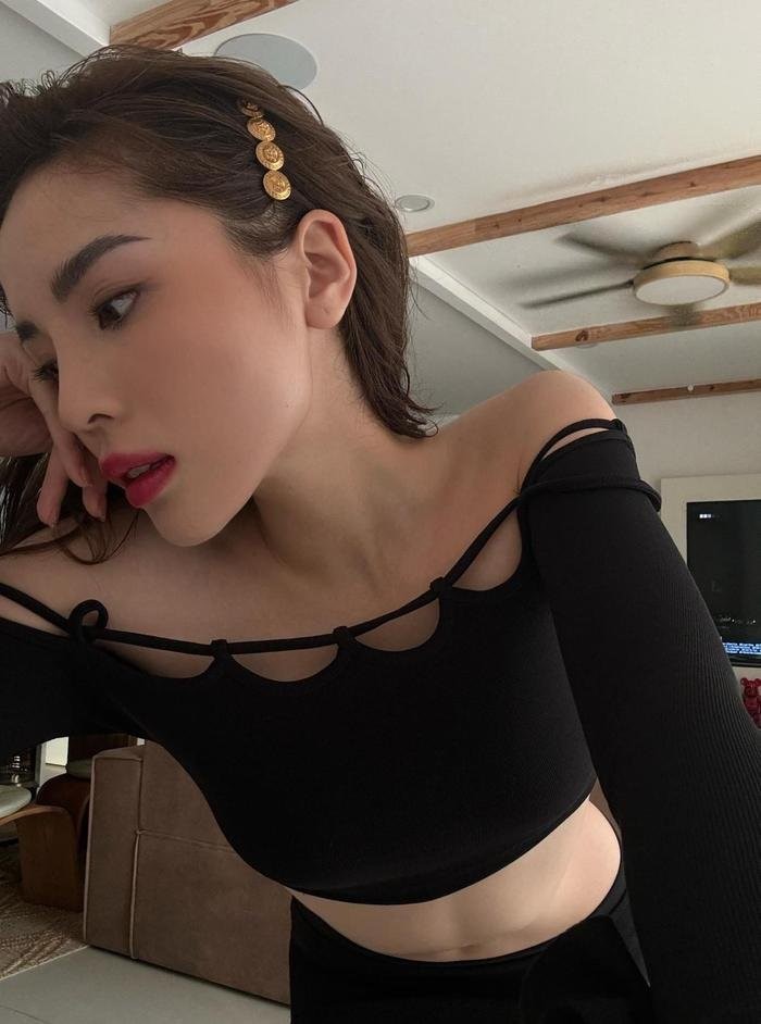 ky duyen dang anh khoe eo thon dan tinh lap tuc soi ra diem dac biet trong nha4
