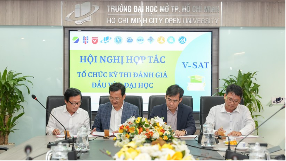 4 truong dai hoc phia nam su dung ket qua ky thi danh gia dau vao tren may tinh cua nhau