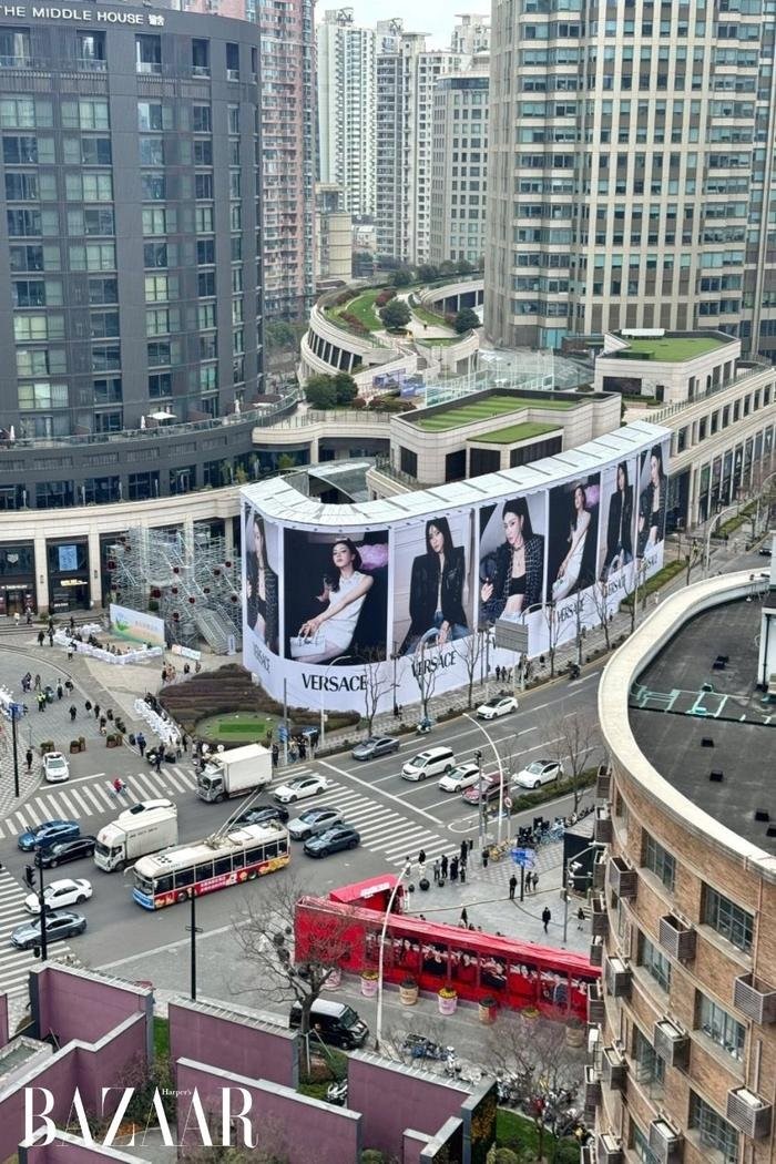 trieu lo tu co tao hinh giong jennie blackpink xuat hien noi bat tren bien quang cao lon2 trieu lo tu co tao hinh giong jennie blackpink xuat hien noi bat tren bien quang cao lon2