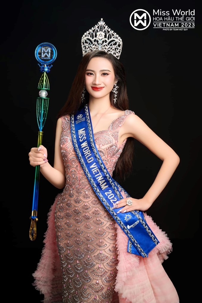 y nhi chia se cam xuc giua thong tin tranh suat thi miss world1 y nhi chia se cam xuc giua thong tin tranh suat thi miss world1