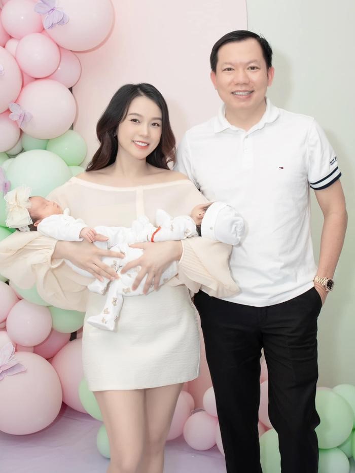sam to chuc tiec day thang cho cap song sinh dan tinh ran ran chuc mung1 sam to chuc tiec day thang cho cap song sinh dan tinh ran ran chuc mung1