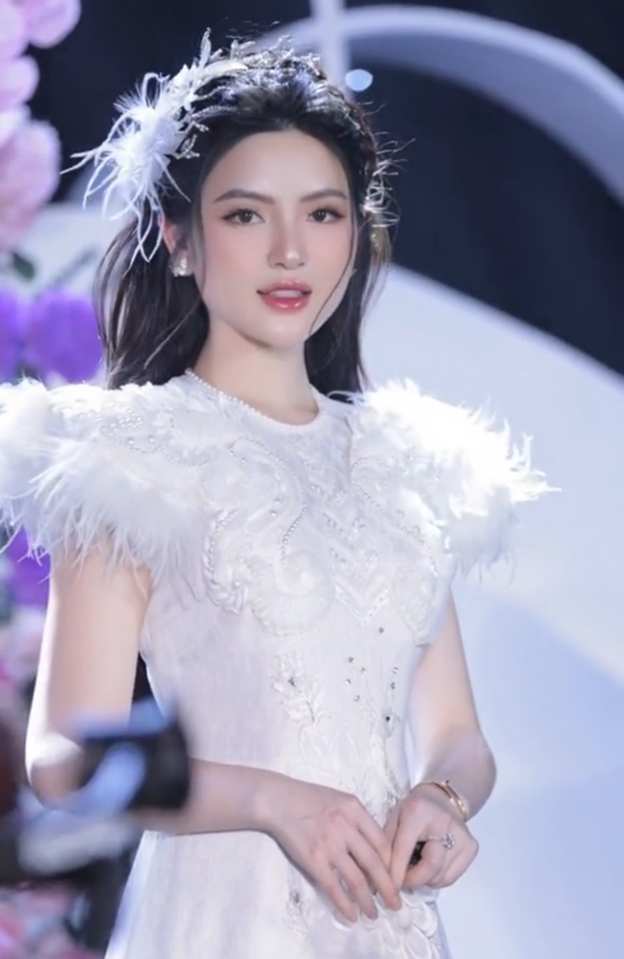 can canh rap cuoi hoanh trang cua quang hai truoc them don dau2 can canh rap cuoi hoanh trang cua quang hai truoc them don dau2