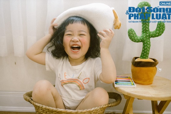 bo anh o nha chong dich cua co nhoc 3 tuoi nhang nhit khien cong dong mang bat cuoi thich thu dspl 5