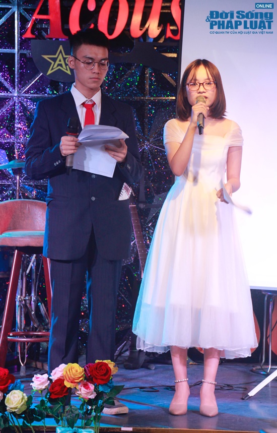 nu sinh dh ngoai thuong xinh dep hoc gioi dam me kinh doanh yeu viet lach va xay dung kenh youtube dspl 5