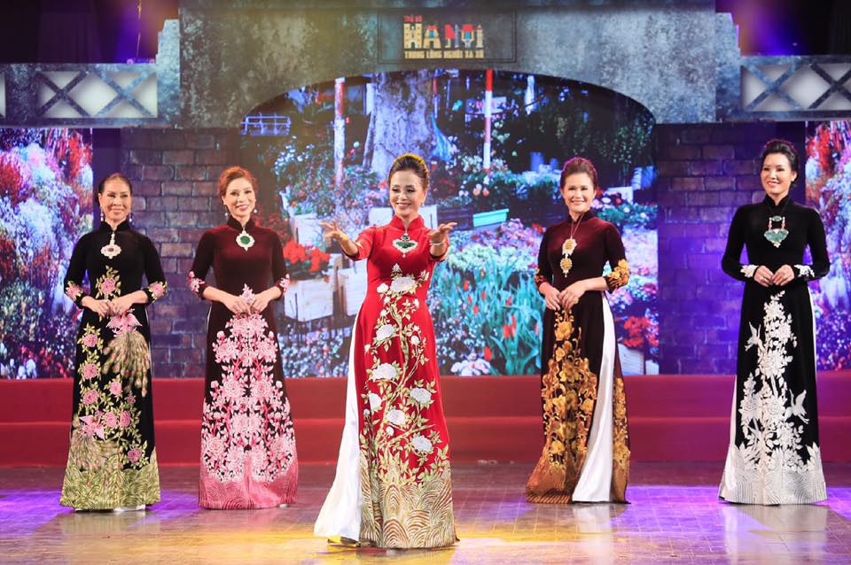 hoi phu vn tai bl to chuc thi ao dai don xuan