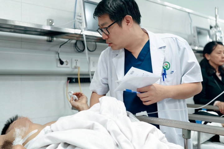 Vụ tai nạn ở Lào Cai, xe chở đoàn thiện nguyện bị lật, 9 người tử vong: Diễn biến mới nhất sức khỏe các nạn nhân