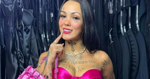 Kinh hoàng nữ người mẫu Brazil bị bạn trai tấn công bằng dao khi đang  livestream