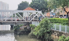 Phát hiện thi thể nam trôi trên kênh ở TP.HCM