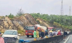 Tin tức tai nạn giao thông mới nhất ngày 16/7: Ô tô va chạm người đi bộ trên đèo