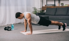 Người đàn ông tổn thương nặng một bên phổi chỉ sau 20 lần chống đẩy, nhảy dây