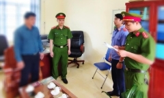 Hòa Bình: Bắt hiệu trưởng có hành vi dâm ô với 2 nữ sinh lớp 9