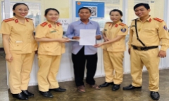Tin thời sự mới nóng nhất ngày 22/7: Cụ ông 73 tuổi nhận lại 13 triệu đồng đánh rơi tại trụ sở công an