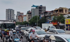 Giao thông Hà Nội đông đúc, ùn tắc trong ngày làm việc cuối cùng trước kỳ nghỉ lễ 2/9