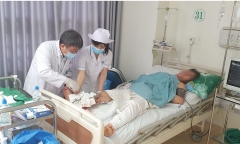 Nối thành công bàn chân bị đứt lìa cho nam thanh niên