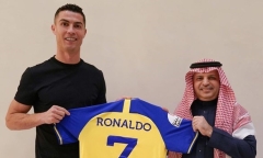 Ronaldo gia nhập Al-Nassr nhận mức lương gần 13 tỷ đồng mỗi ngày, truyền thông Anh nói gì?