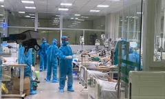 Nữ bác sĩ tuyến đầu kể chuyện vừa khóc vừa khám cho bệnh nhân nhiễm COVID-19