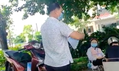 Vợ bị phạt 2 triệu vì vi phạm giãn cách xã hội, chồng xé biên bản xử phạt trước mặt tổ công tác