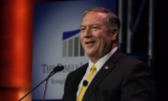 Chai rượu gần 6.000 USD Nhật Bản tặng cựu ngoại trưởng Mỹ Pompeo 'bốc hơi' không dấu vết