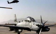 Hàng trăm binh sĩ Afghanistan dùng máy bay trốn sang các nước láng giềng
