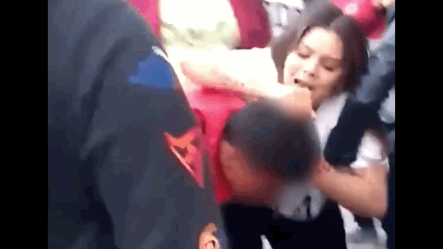 Video: Nam thanh niên nhận kết đắng vì cướp nhầm võ sĩ MMA nhiều kinh nghiệm