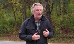 Alec Baldwin lên tiếng sau sự cố bắn chết đồng nghiệp: 