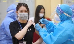Bộ Y tế: Tham khảo cơ quan chuyên môn, đàm phán nguồn vaccine phòng COVID-19 tiêm cho trẻ 5-11 tuổi