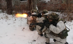 Tổng thống Ukraine ký sắc lệnh bổ sung thêm 100.000 binh sĩ vào quân đội