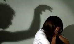 Cà Mau: Truy tố người mẹ canh giữ cho “chồng hờ” xâm hại con gái